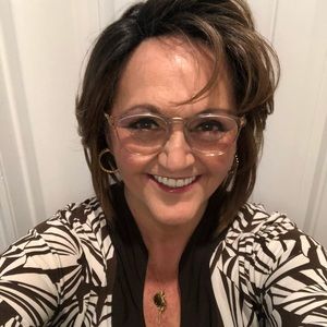 Meet your Posher, Debby